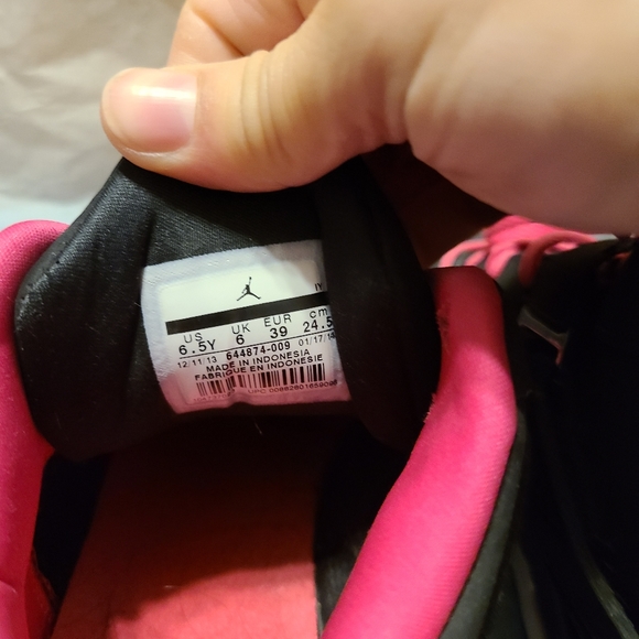 Jordans Black & Pink youth - Picture 4 of 7